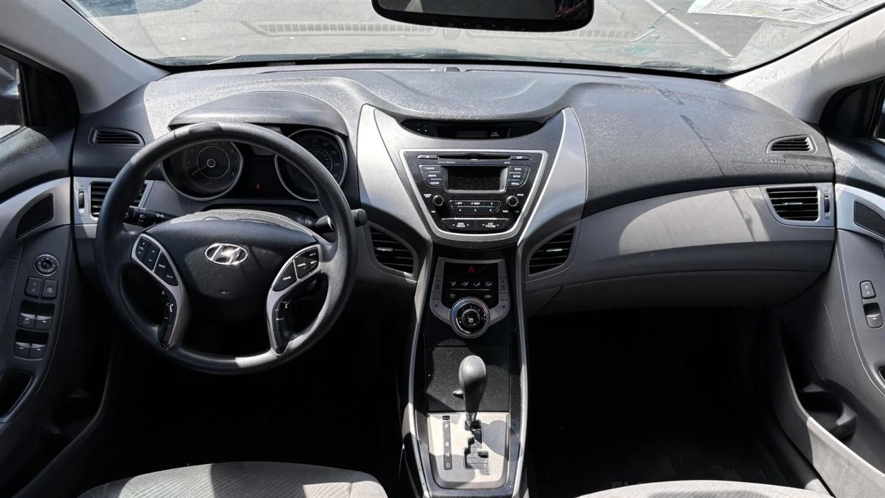 Hyundai Elantra  2013