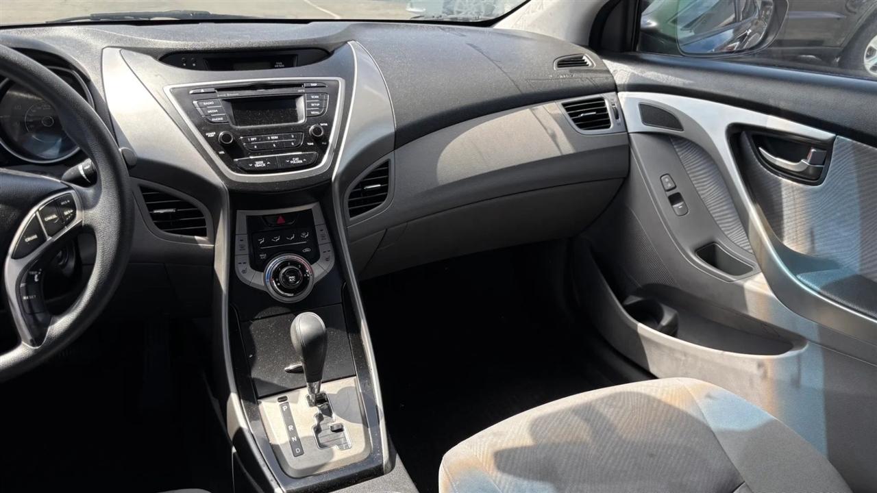 Hyundai Elantra  2013