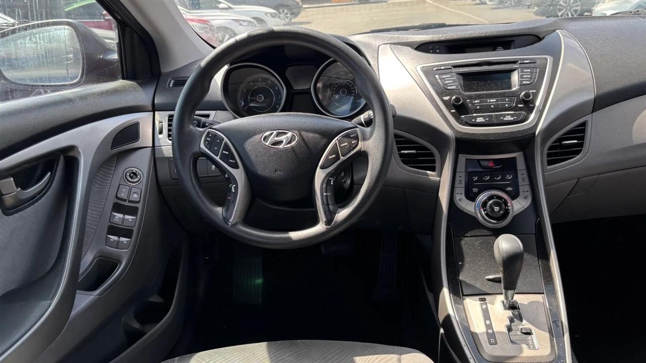 Hyundai Elantra  2013