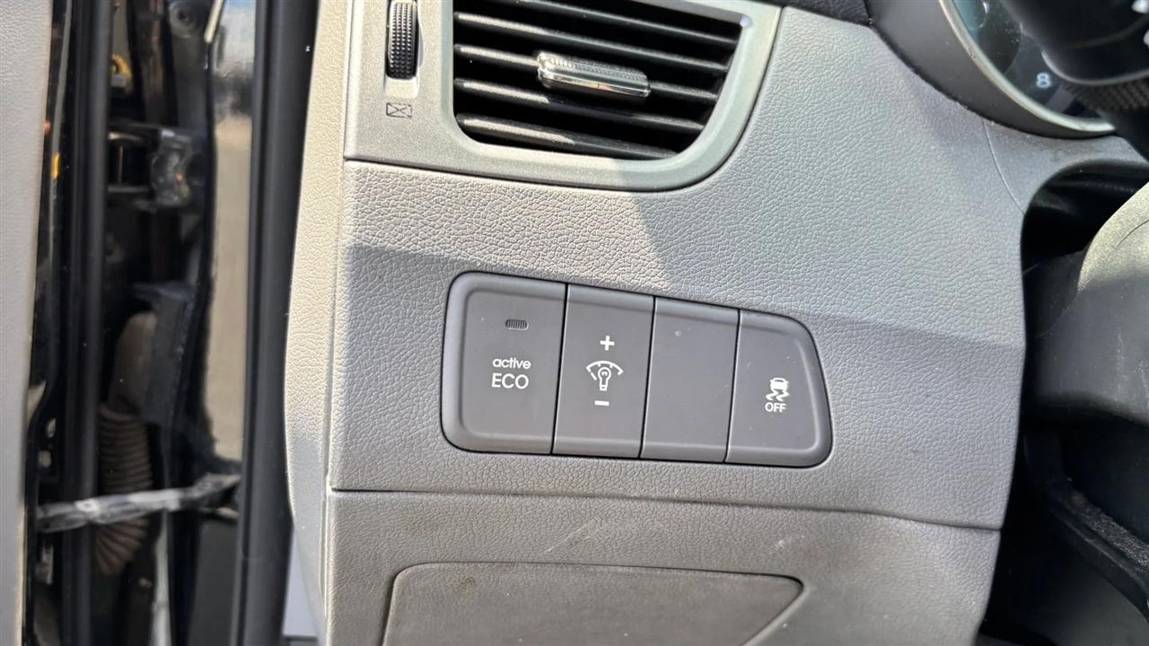Hyundai Elantra  2013