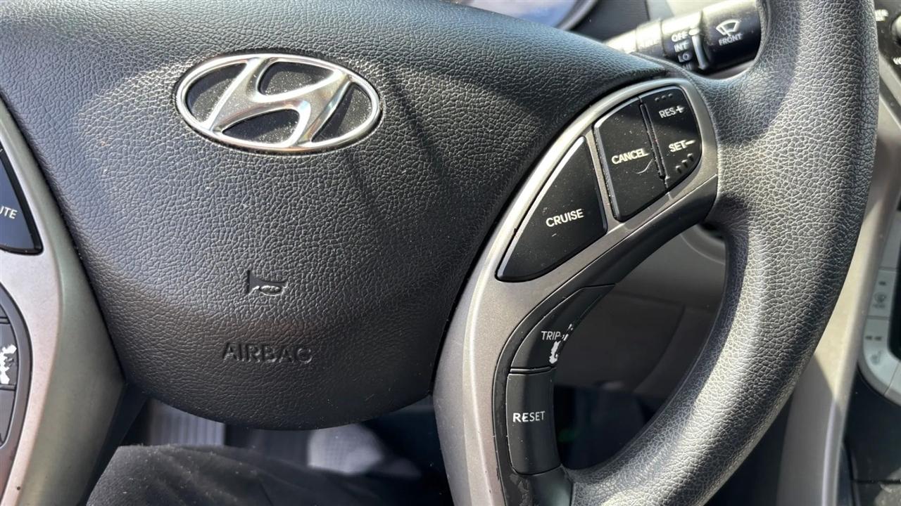 Hyundai Elantra  2013