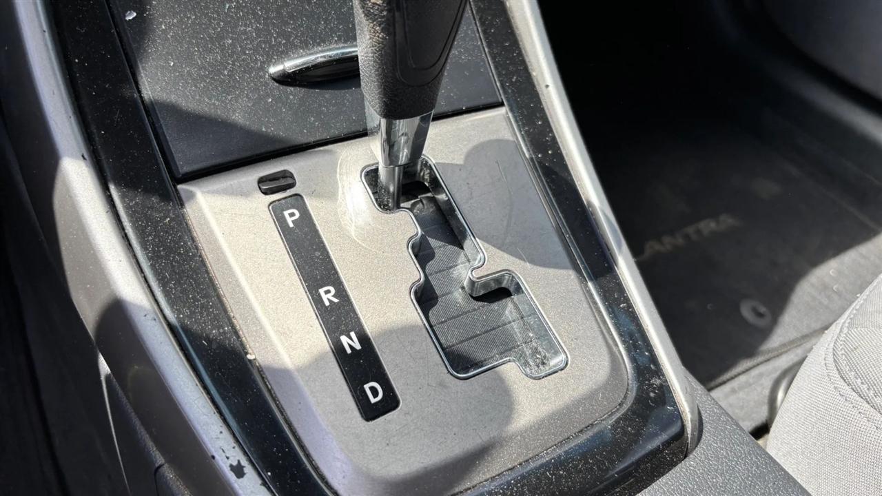 Hyundai Elantra  2013