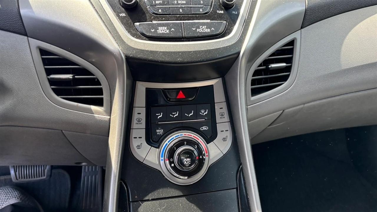 Hyundai Elantra  2013