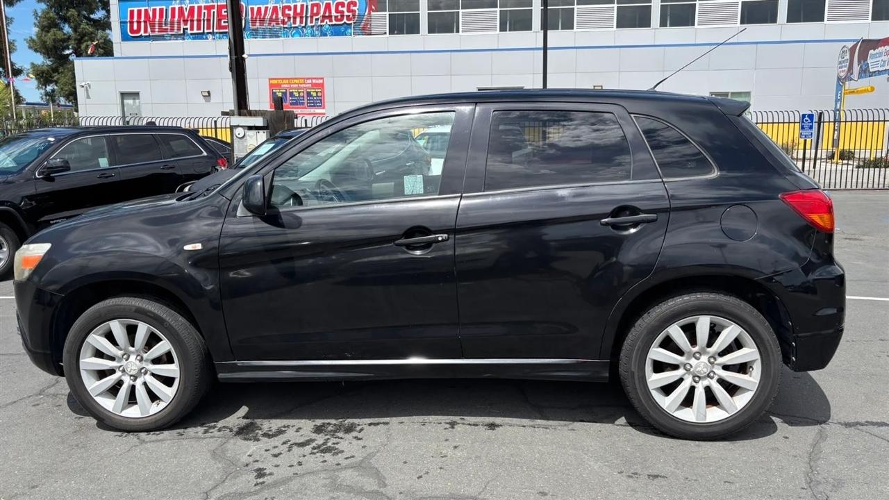 Mitsubishi Outlander Sport  2011