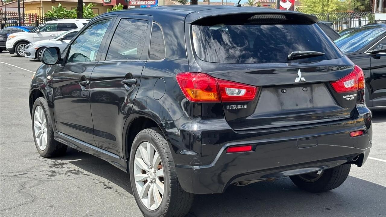 Mitsubishi Outlander Sport  2011