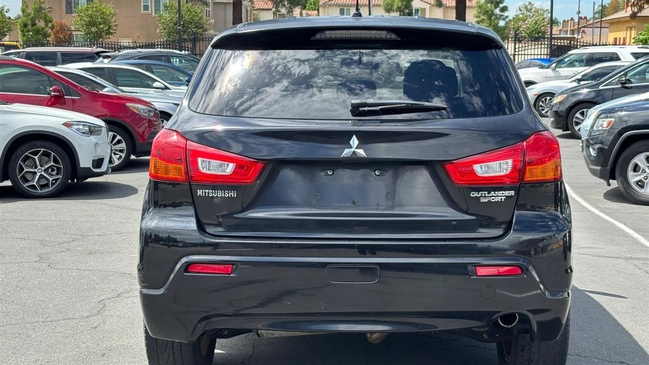 Mitsubishi Outlander Sport  2011
