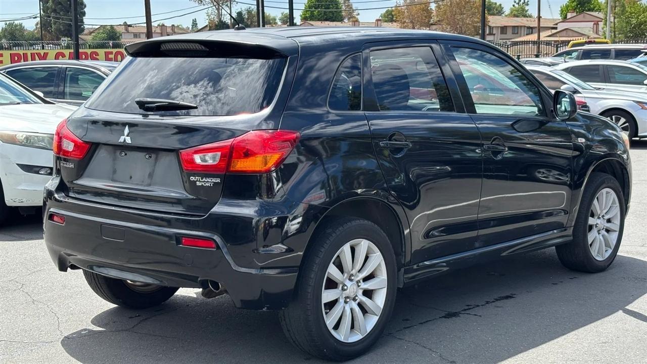Mitsubishi Outlander Sport  2011