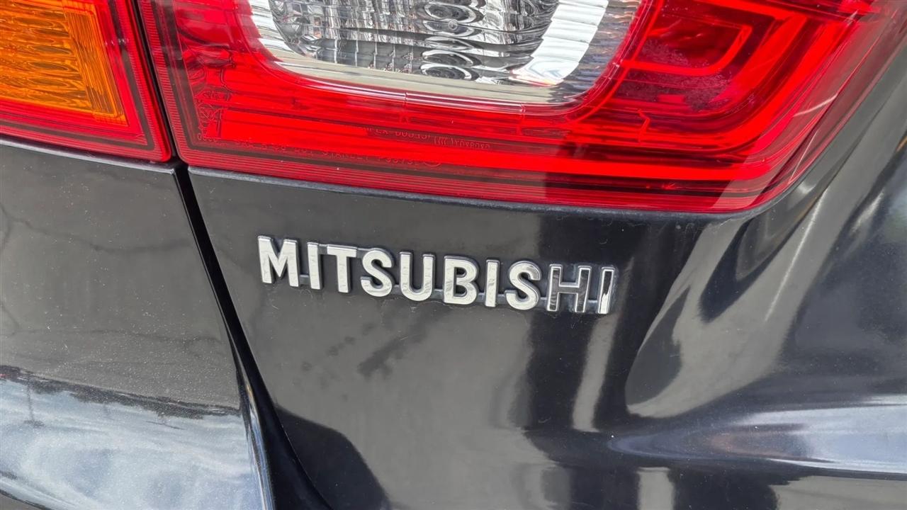 Mitsubishi Outlander Sport  2011