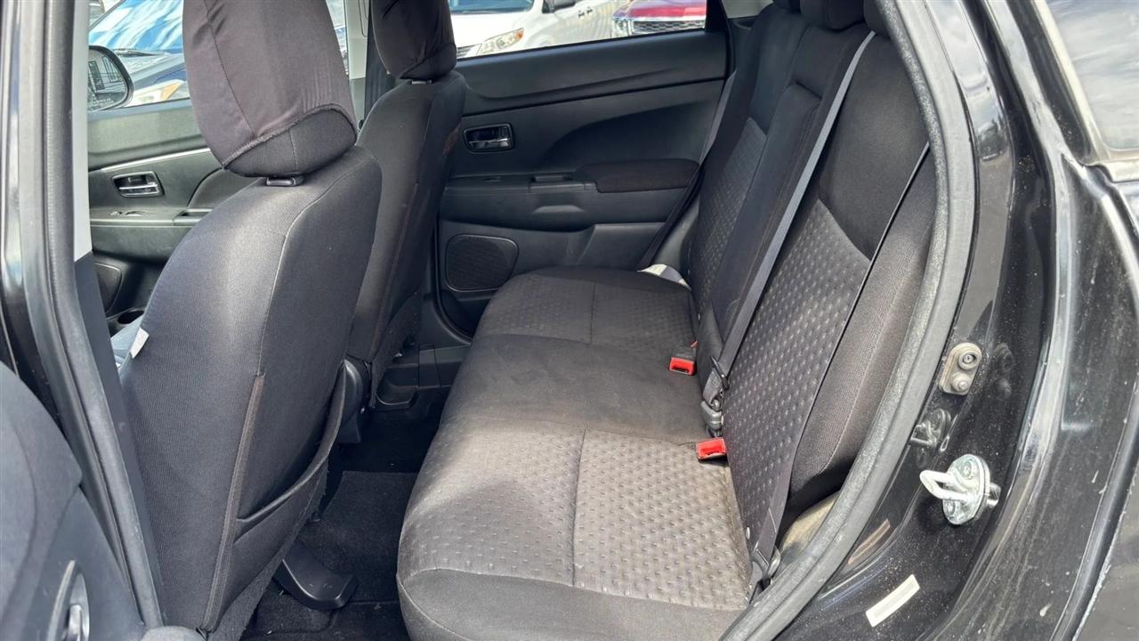 Mitsubishi Outlander Sport  2011