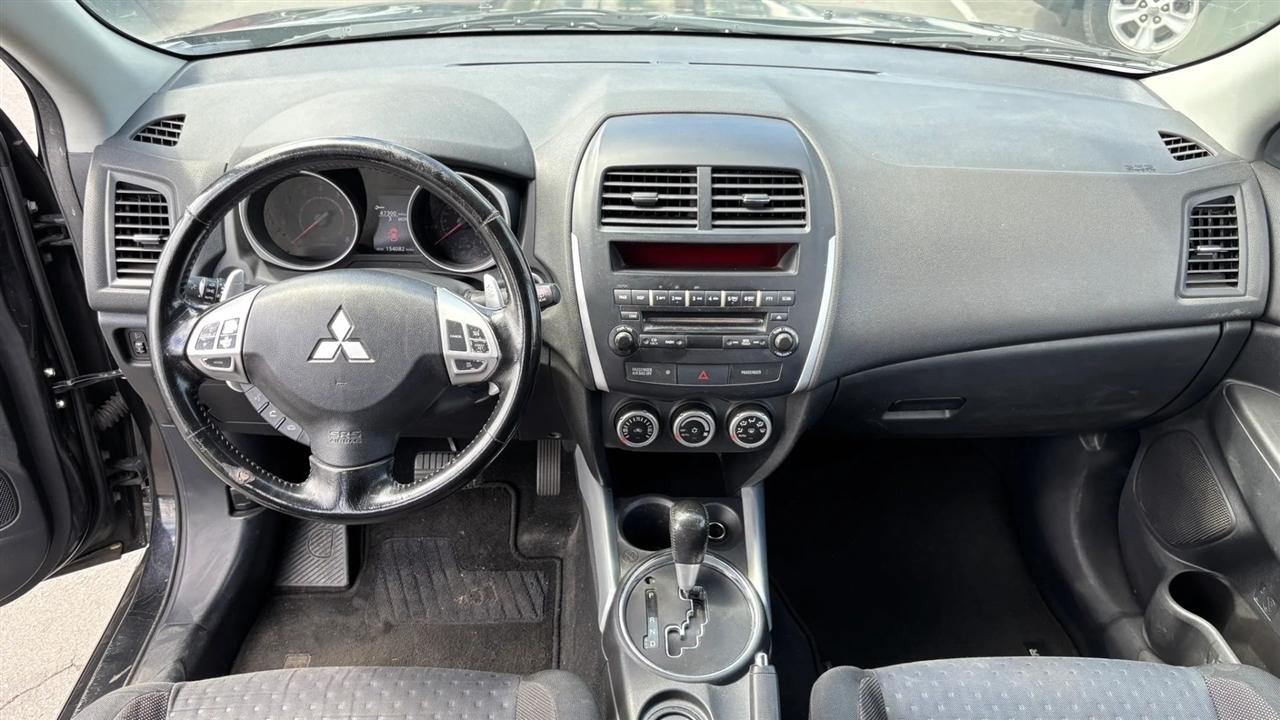 Mitsubishi Outlander Sport  2011