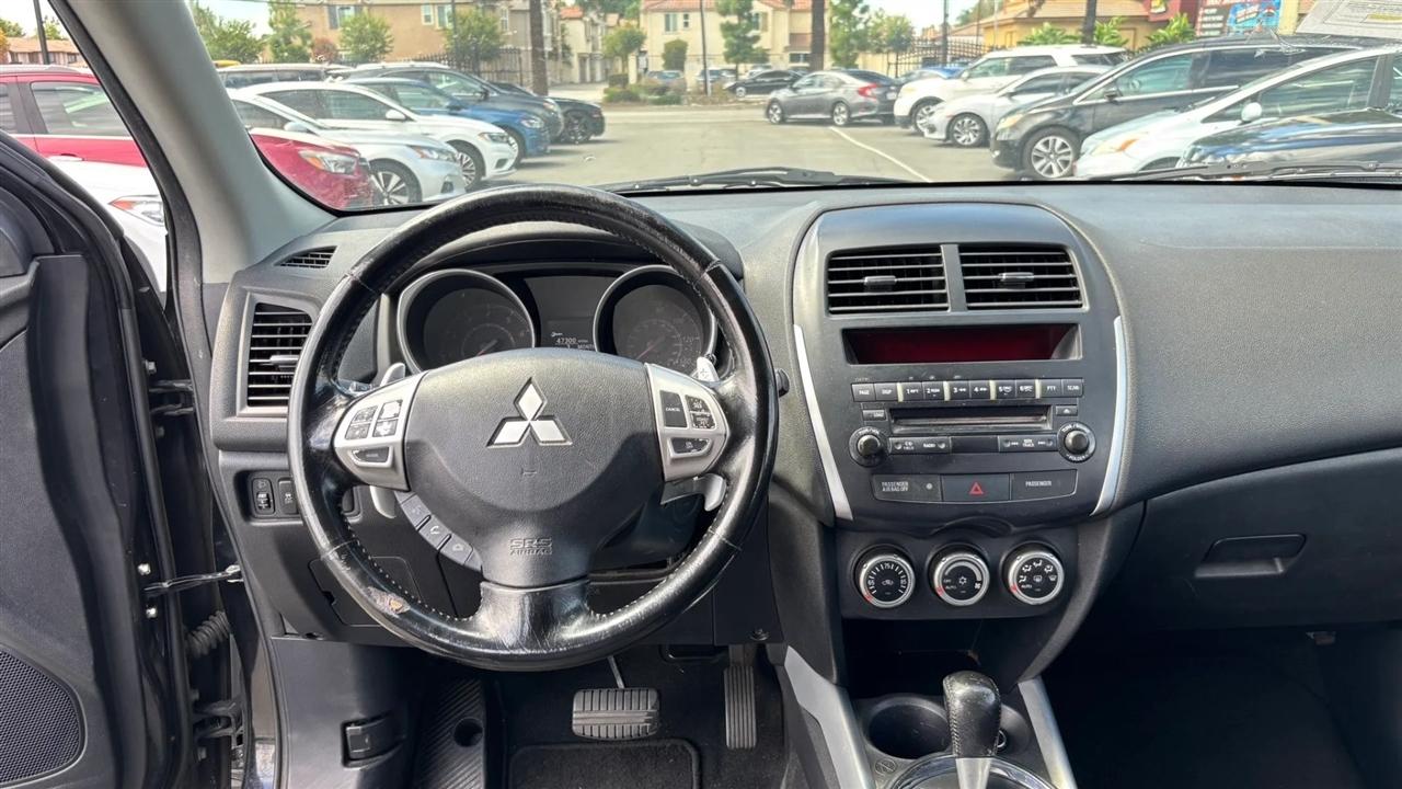 Mitsubishi Outlander Sport  2011