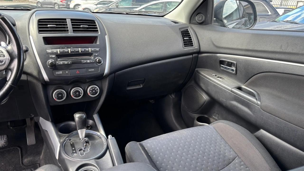 Mitsubishi Outlander Sport  2011