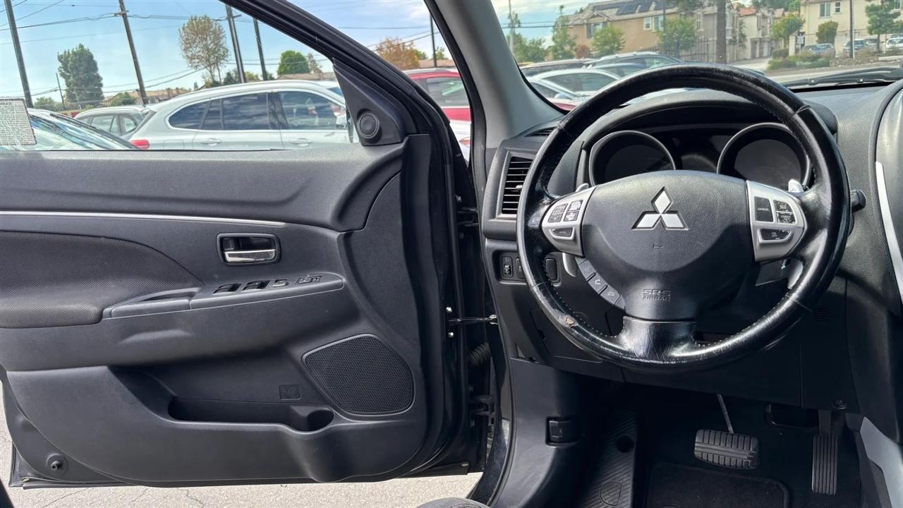 Mitsubishi Outlander Sport  2011