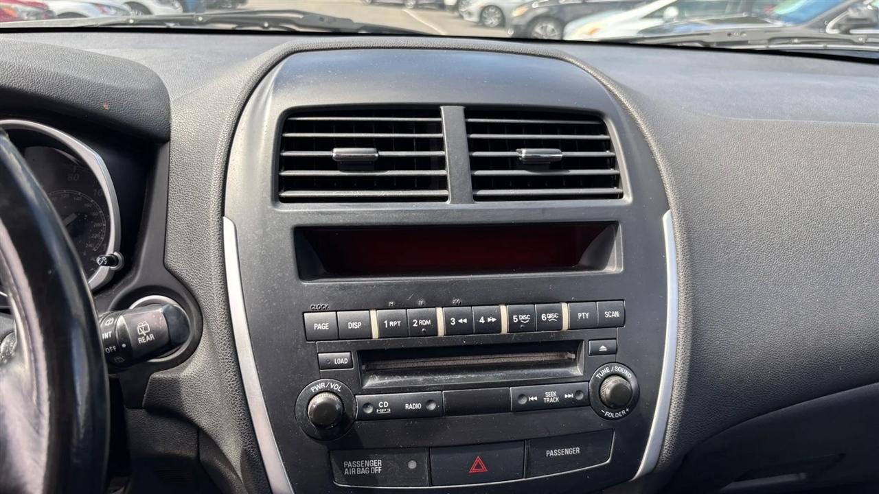 Mitsubishi Outlander Sport  2011