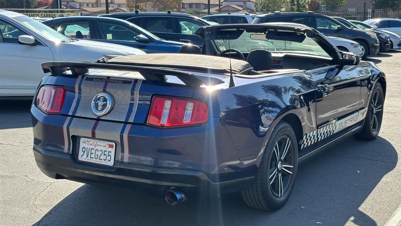 Ford Mustang  2010