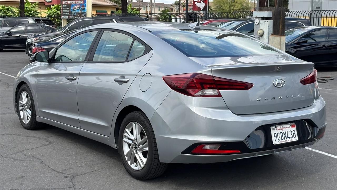 Hyundai Elantra  2020