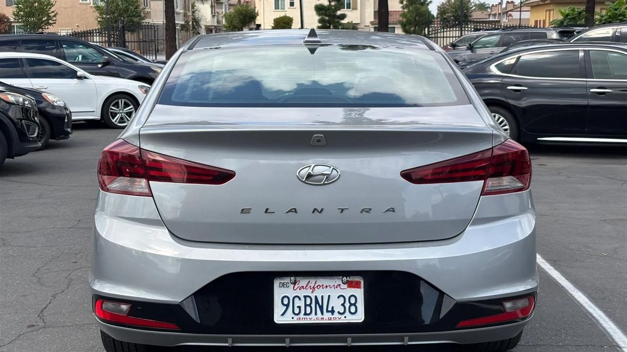 Hyundai Elantra  2020