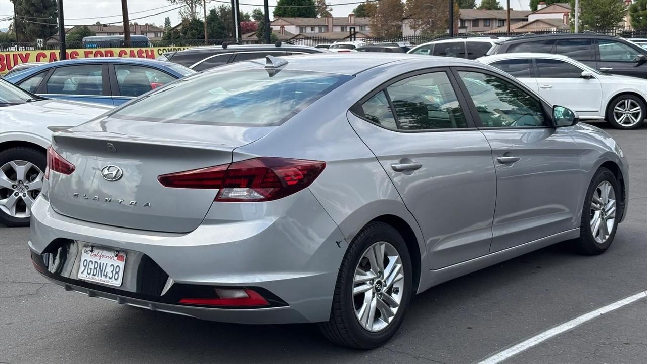 Hyundai Elantra  2020