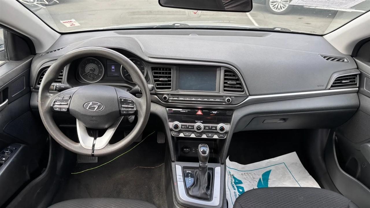 Hyundai Elantra  2020