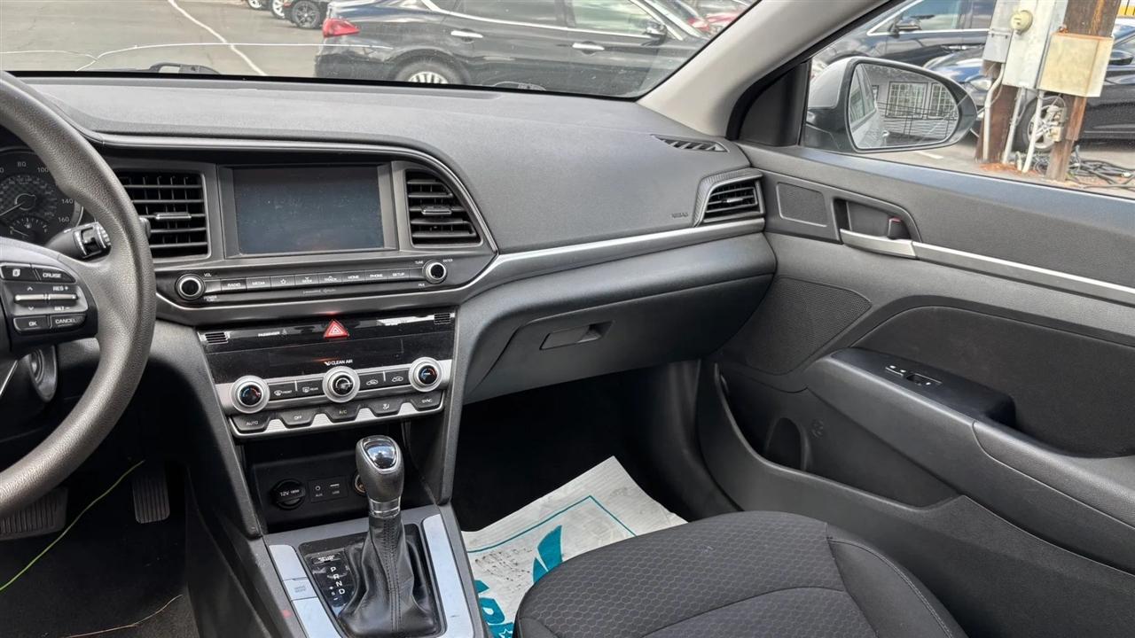 Hyundai Elantra  2020