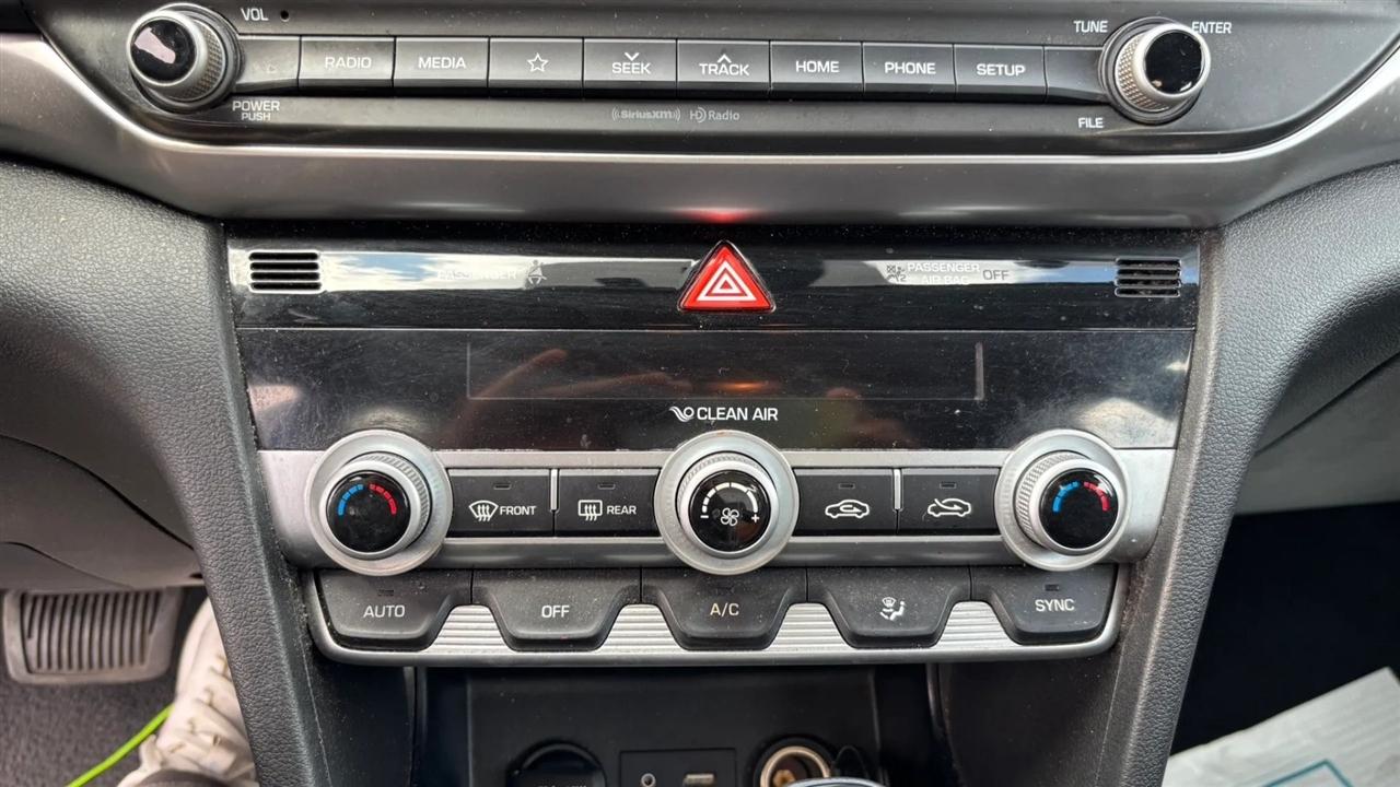 Hyundai Elantra  2020
