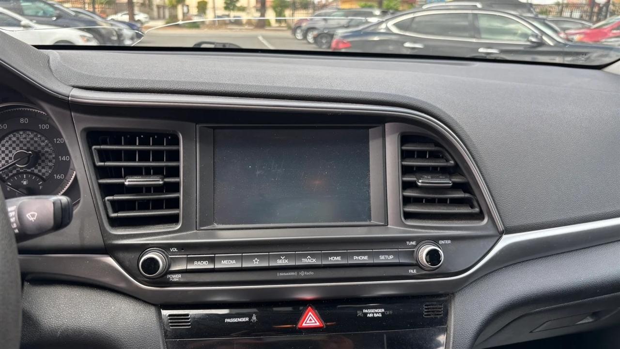 Hyundai Elantra  2020