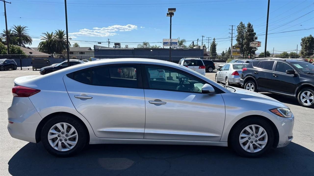 Hyundai Elantra  2018