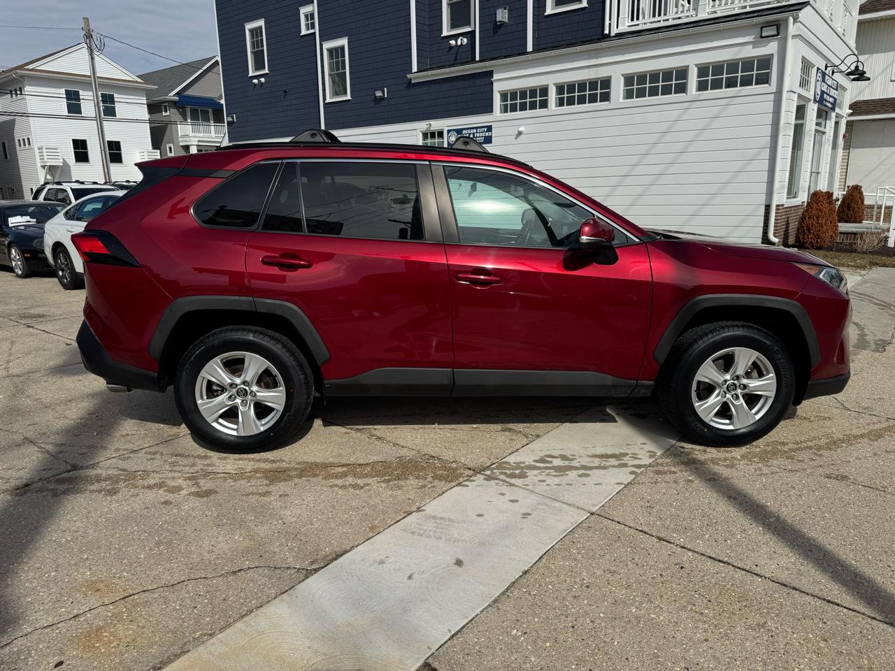 Toyota RAV4 XLE AWD (Natl) 2020