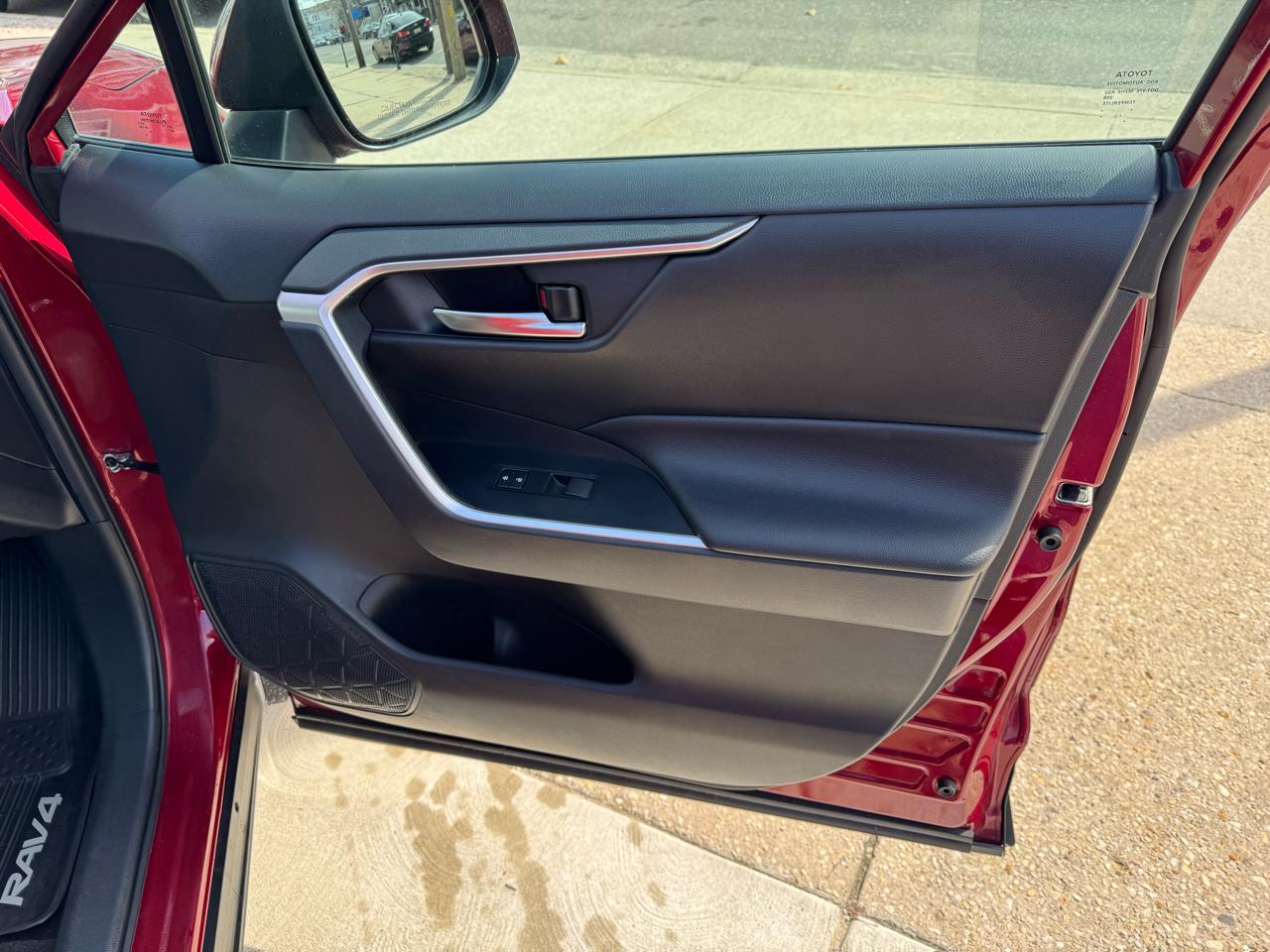 Toyota RAV4 XLE AWD (Natl) 2020