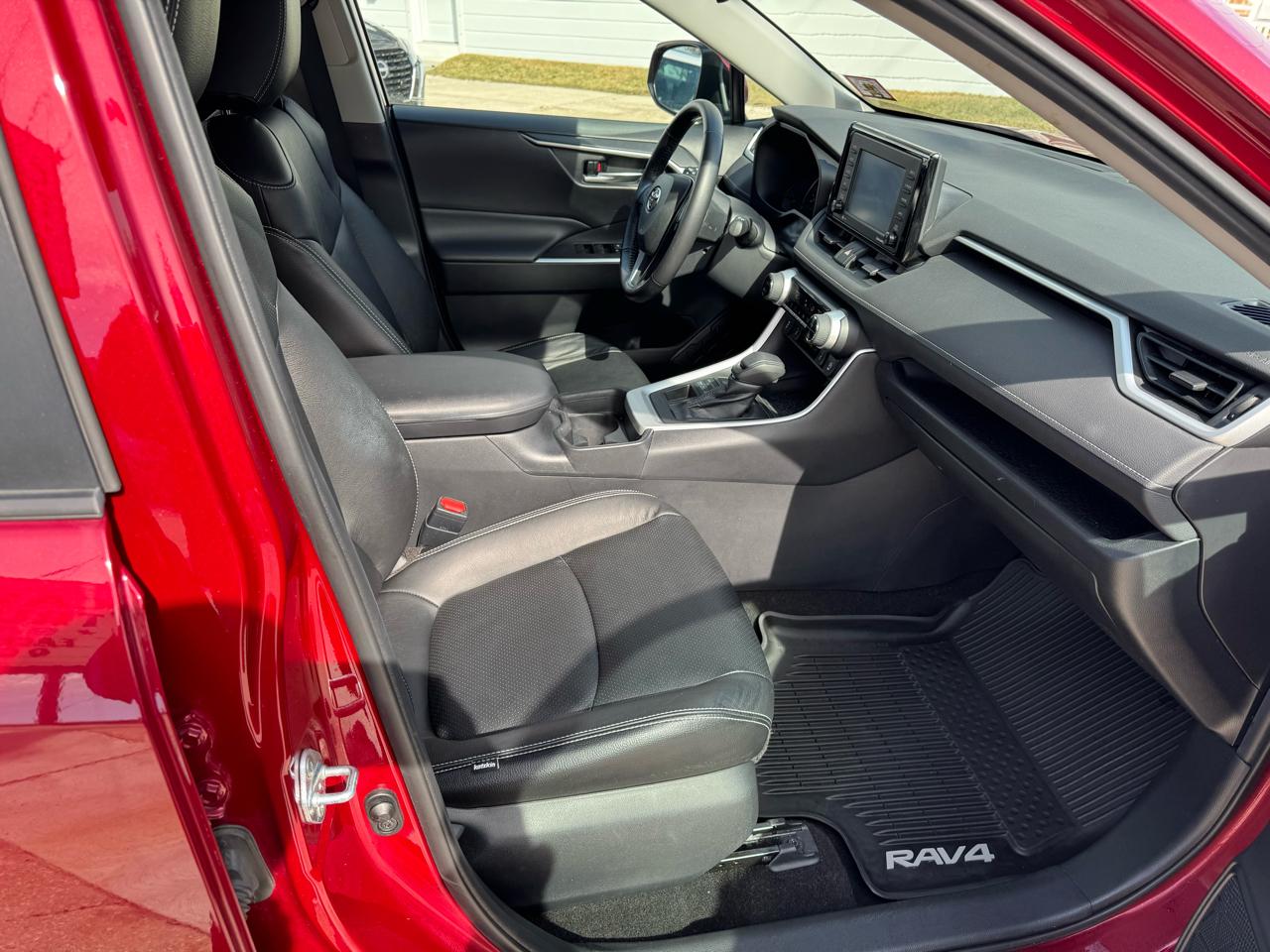 Toyota RAV4 XLE AWD (Natl) 2020