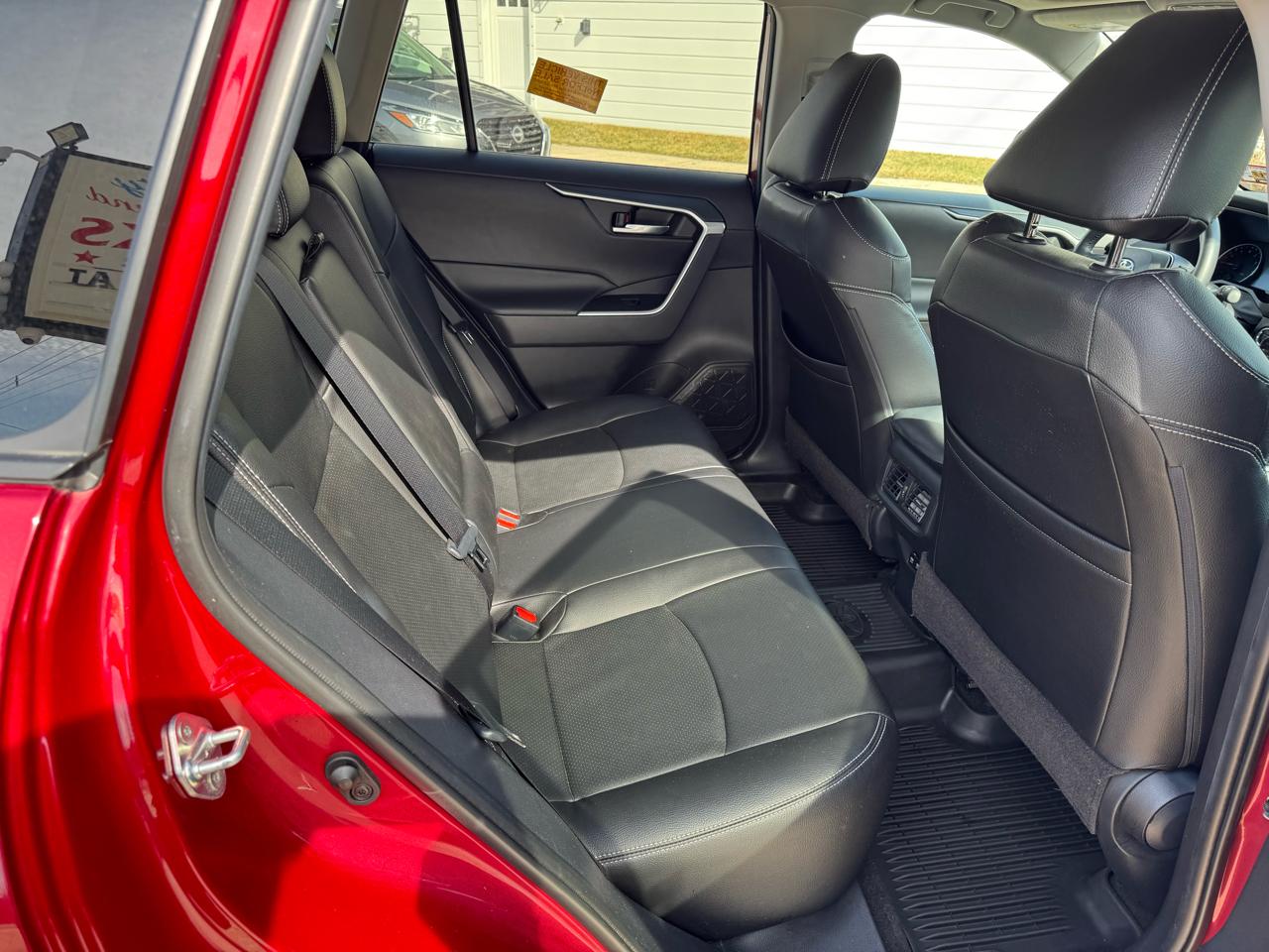 Toyota RAV4 XLE AWD (Natl) 2020