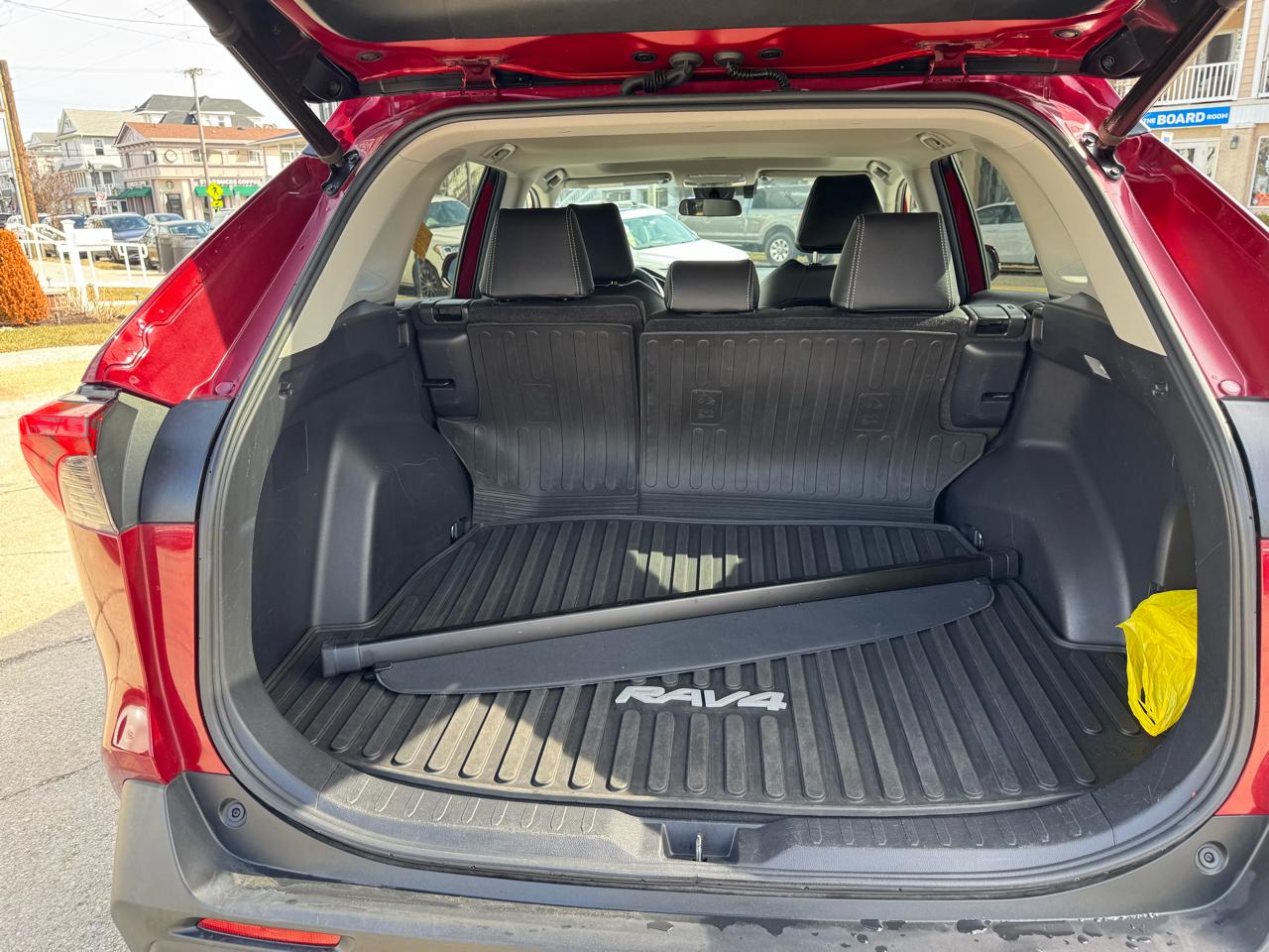 Toyota RAV4 XLE AWD (Natl) 2020