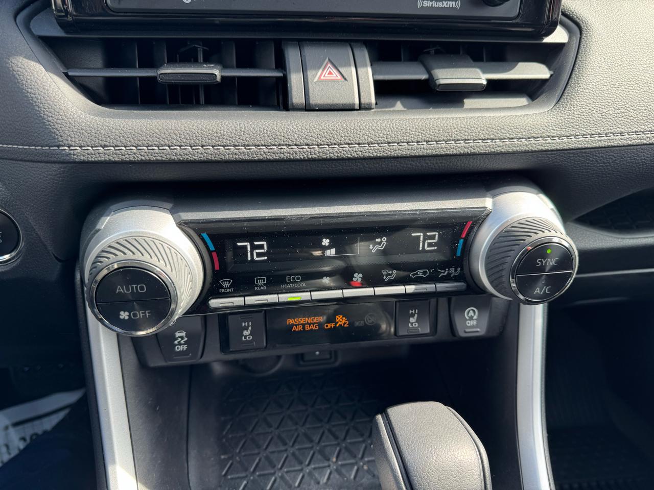 Toyota RAV4 XLE AWD (Natl) 2020