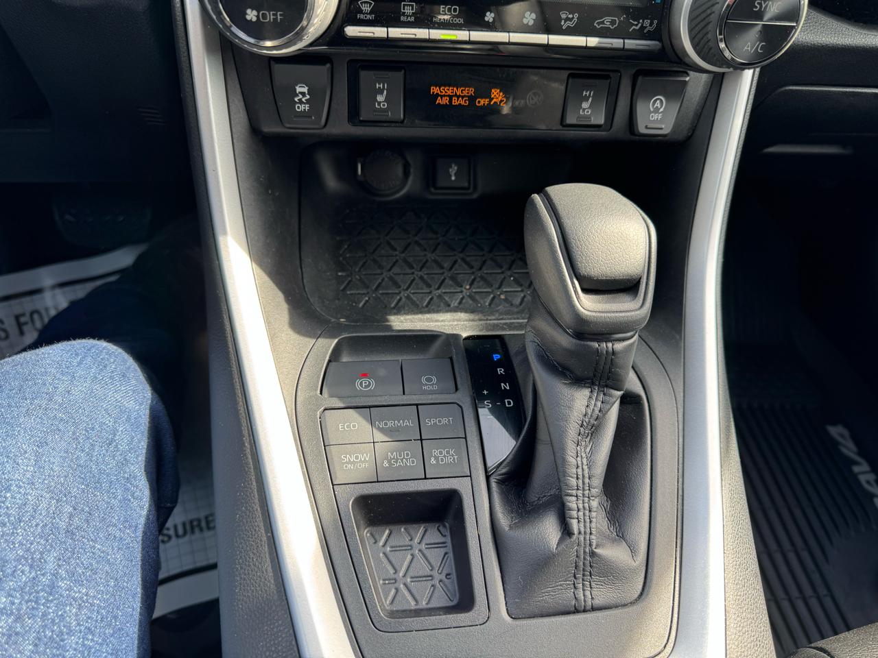 Toyota RAV4 XLE AWD (Natl) 2020