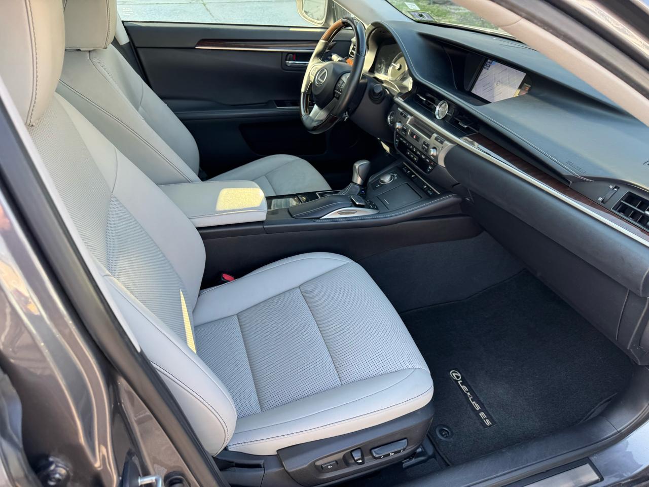 Lexus ES ES 350 FWD 2017