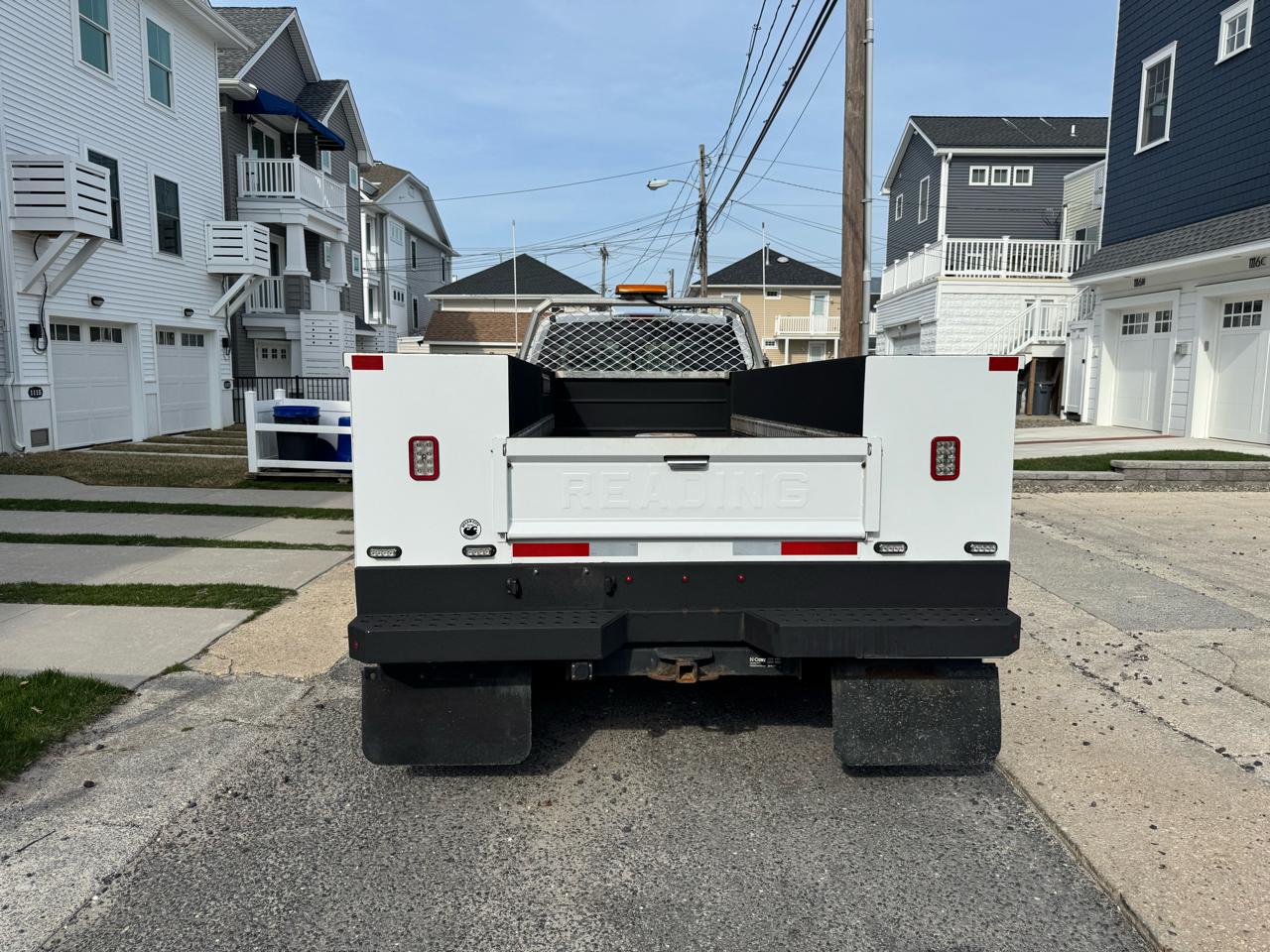 Ford Super Duty F-450 DRW 4WD SuperCab 186" WB 84" CA XLT 2017