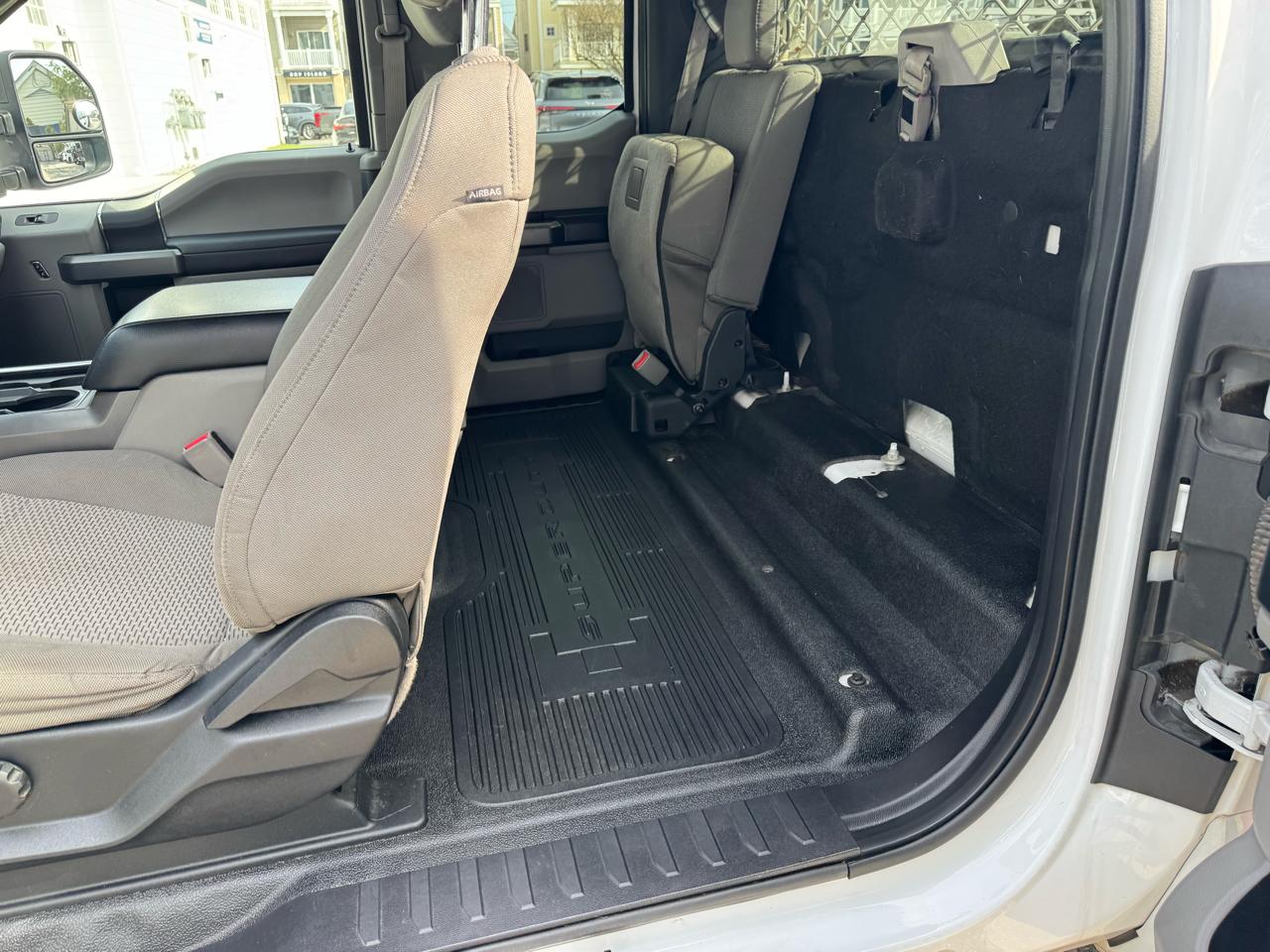 Ford Super Duty F-450 DRW 4WD SuperCab 186" WB 84" CA XLT 2017