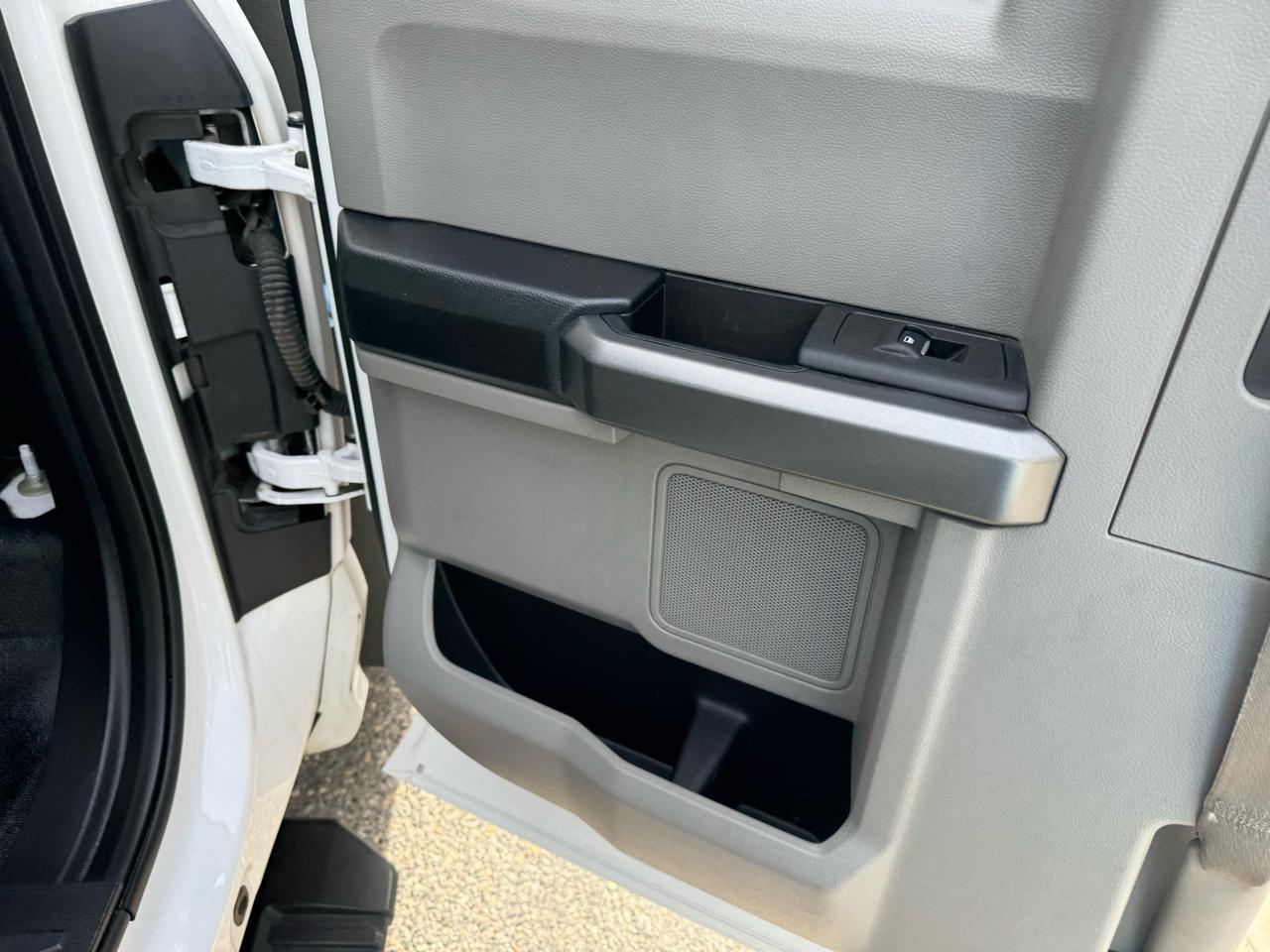 Ford Super Duty F-450 DRW 4WD SuperCab 186" WB 84" CA XLT 2017