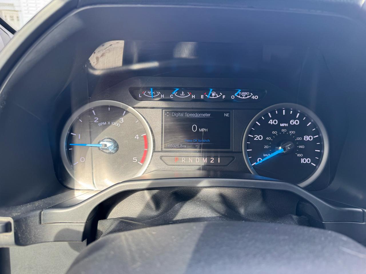 Ford Super Duty F-450 DRW 4WD SuperCab 186" WB 84" CA XLT 2017