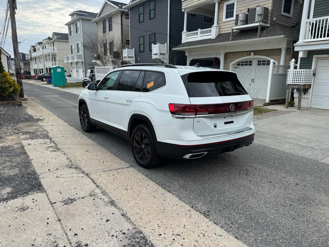 Volkswagen Atlas 2.0T SE w/Technology FWD 2024