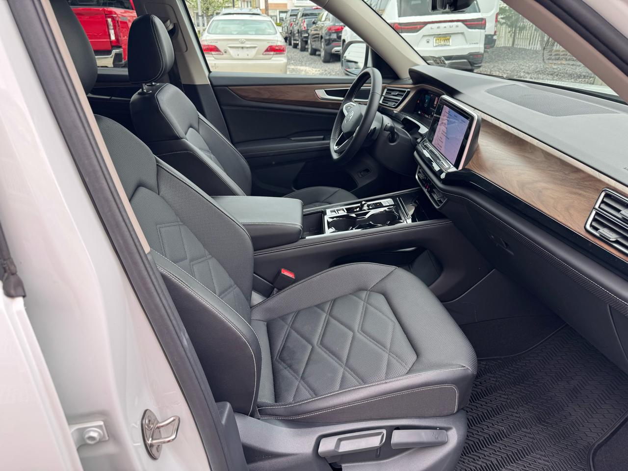 Volkswagen Atlas 2.0T SE w/Technology FWD 2024