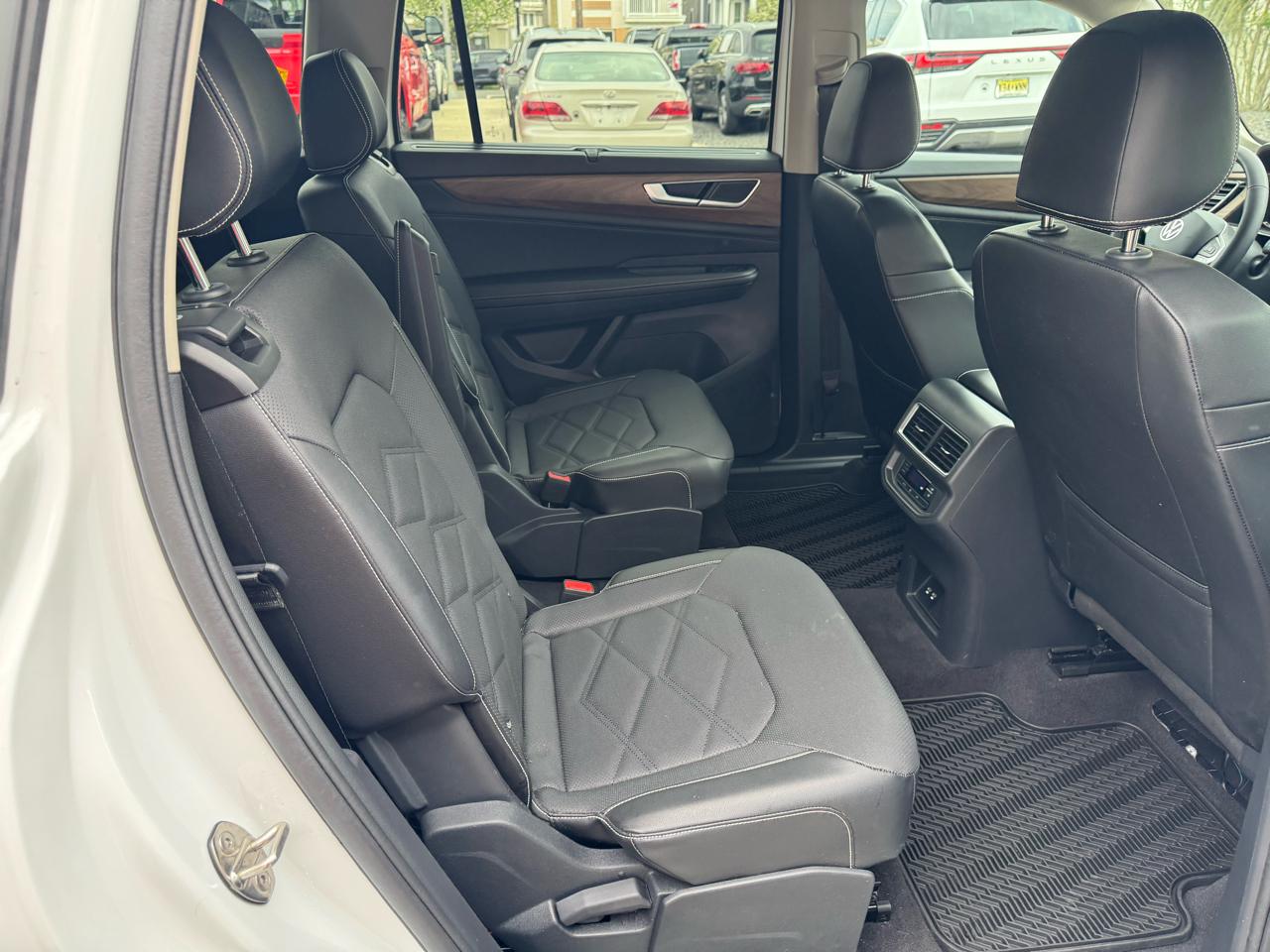 Volkswagen Atlas 2.0T SE w/Technology FWD 2024