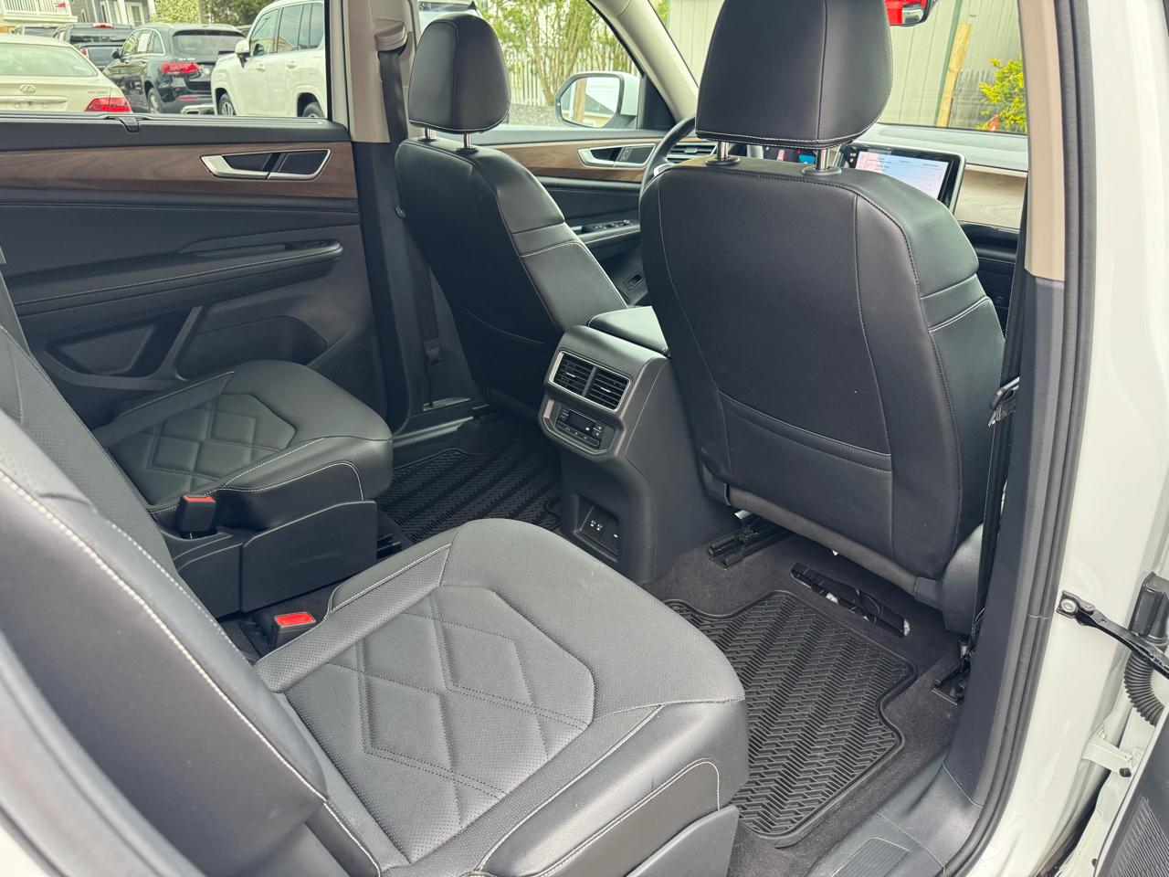 Volkswagen Atlas 2.0T SE w/Technology FWD 2024