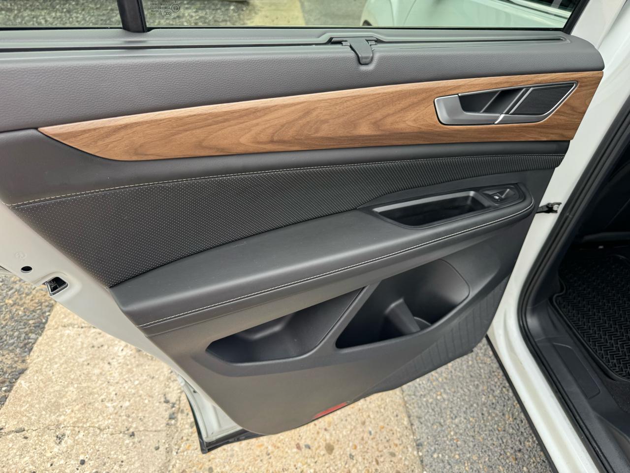 Volkswagen Atlas 2.0T SE w/Technology FWD 2024