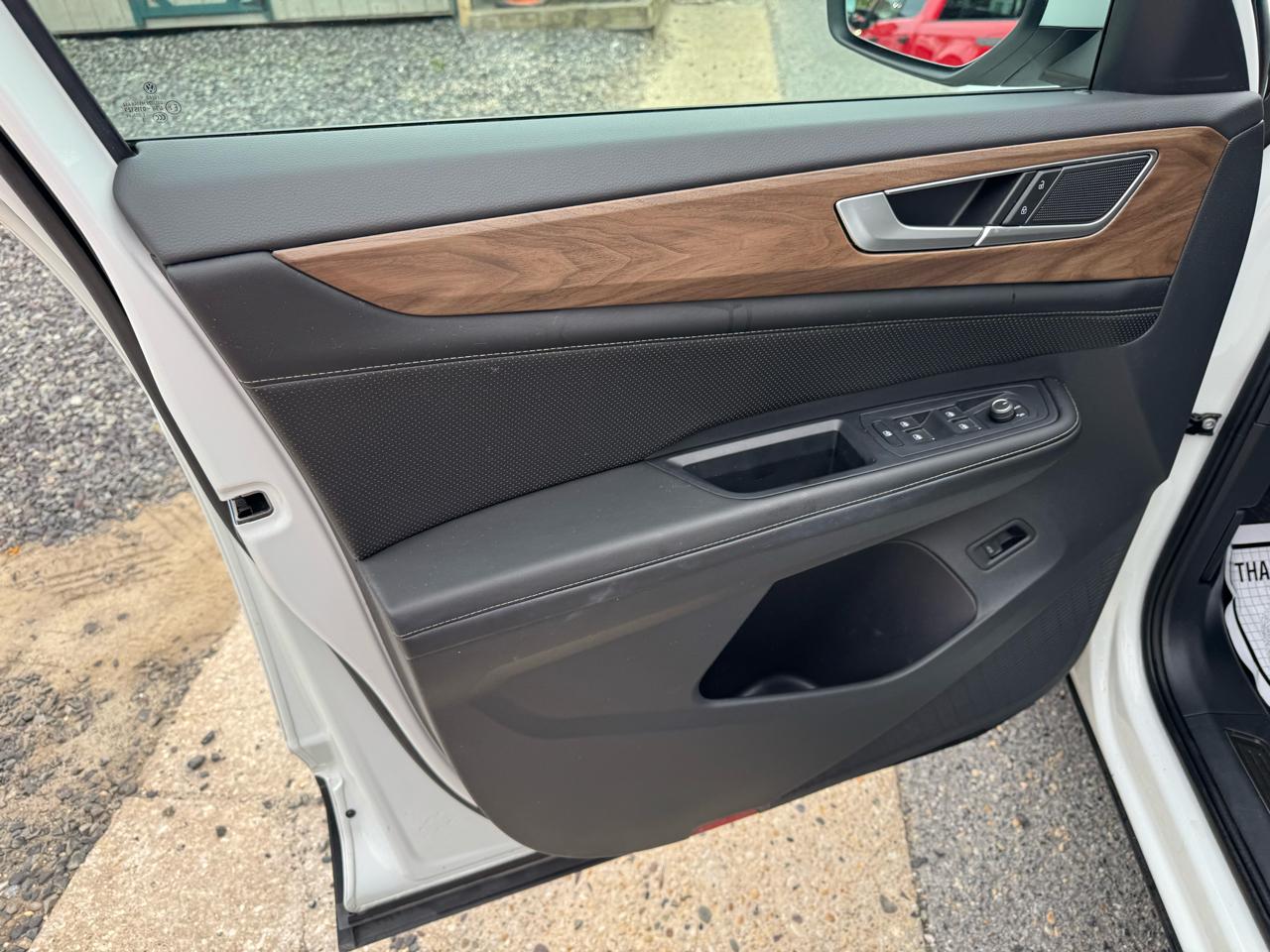 Volkswagen Atlas 2.0T SE w/Technology FWD 2024