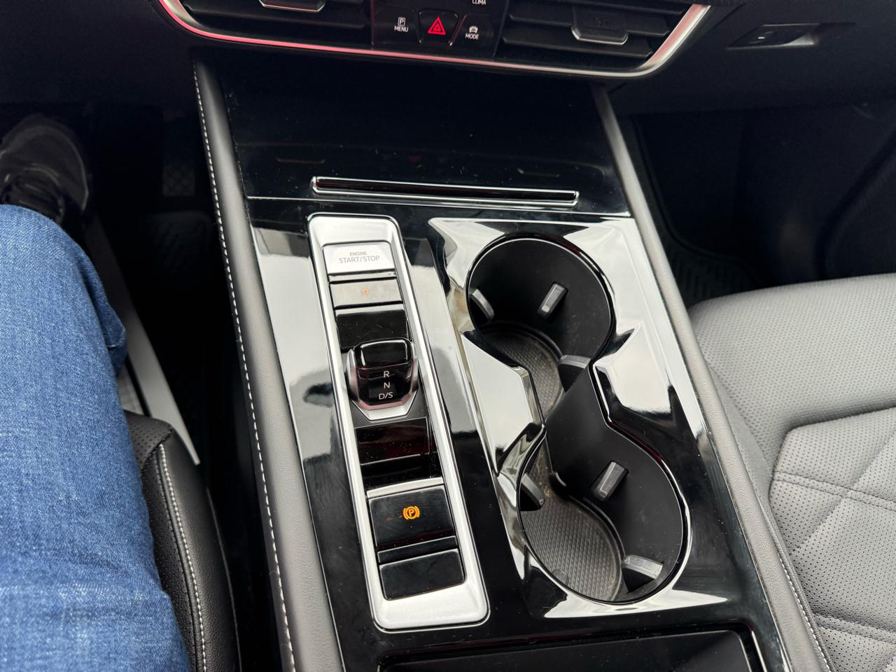 Volkswagen Atlas 2.0T SE w/Technology FWD 2024