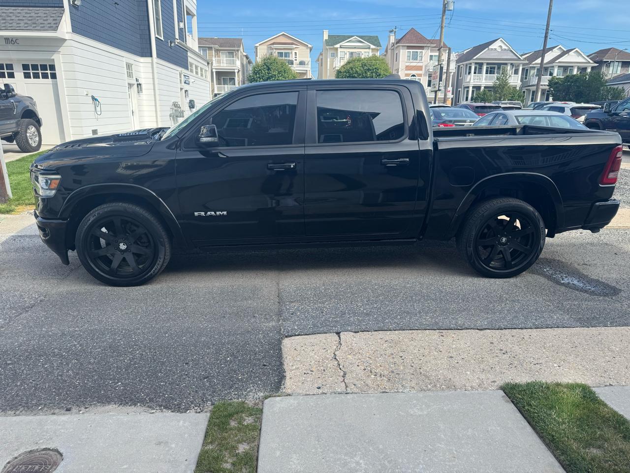 RAM 1500 Laramie 4x4 Crew Cab 5'7" Box 2021