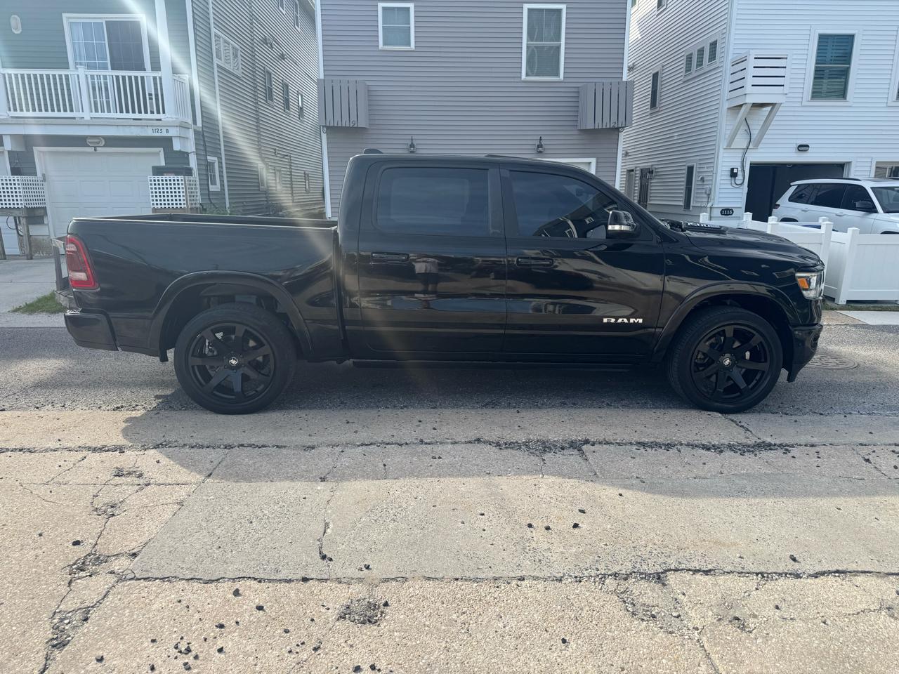 RAM 1500 Laramie 4x4 Crew Cab 5'7" Box 2021
