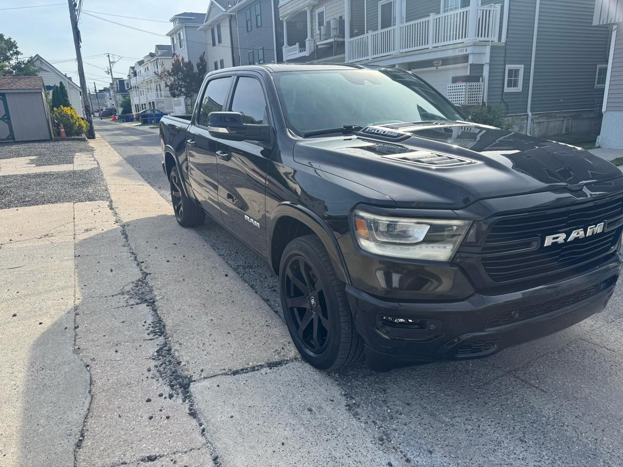 RAM 1500 Laramie 4x4 Crew Cab 5'7" Box 2021