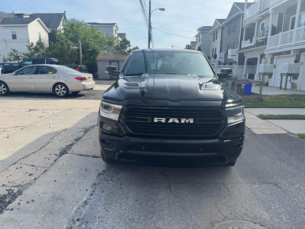 RAM 1500 Laramie 4x4 Crew Cab 5'7" Box 2021